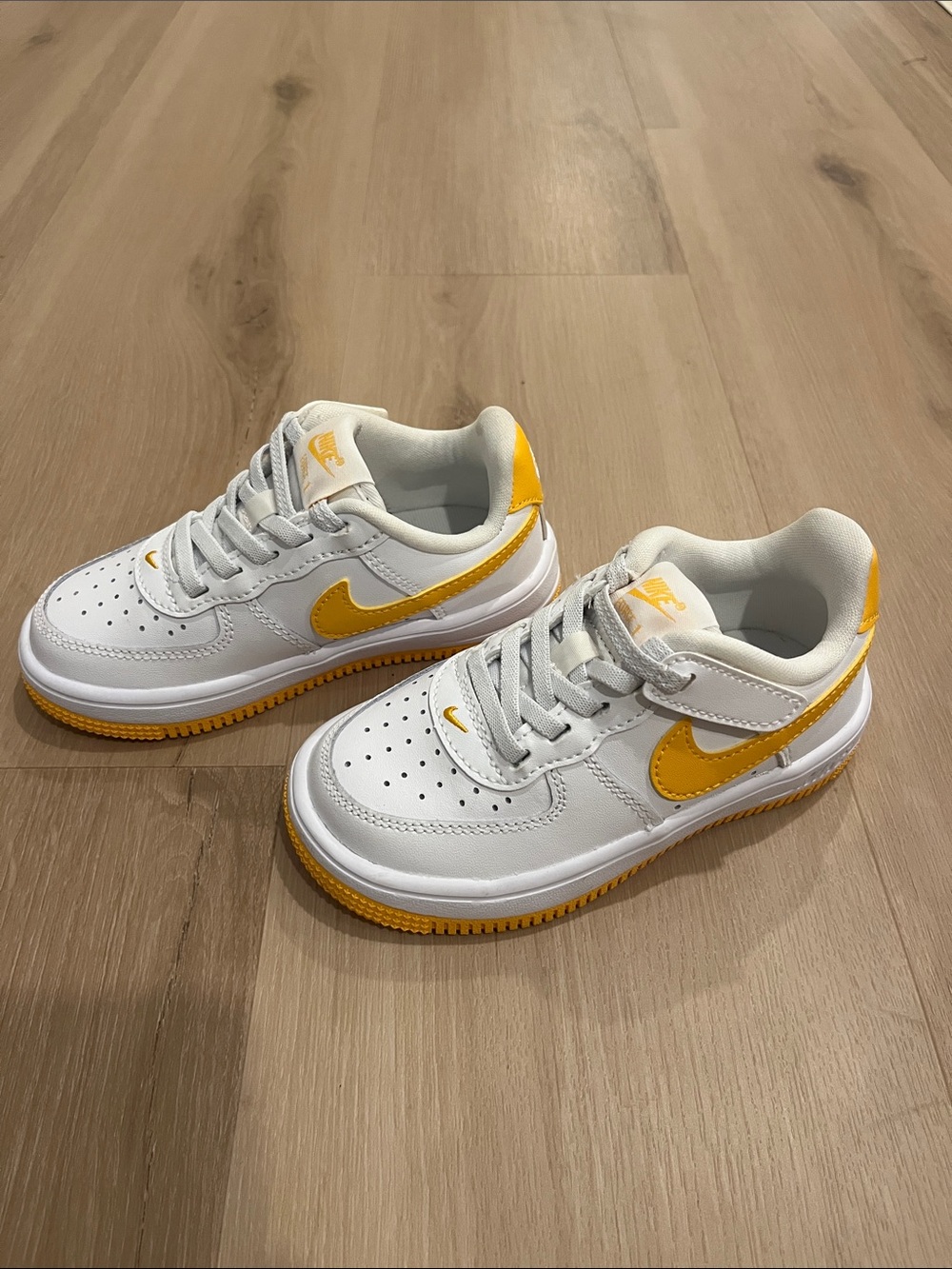 Toddler Girls Nike Force 1 Low Easyon Nike White Sneakers Yellow Swoosh and Trim